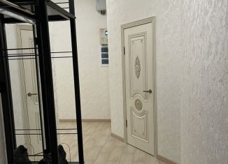 Сдам в аренду 3-ком. квартиру, 90 м2, курортный поселок Домбай, Карачаевская улица, 60