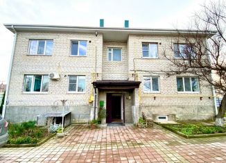 Продажа 3-ком. квартиры, 74 м2, станица Натухаевская, улица Будённого, 8А