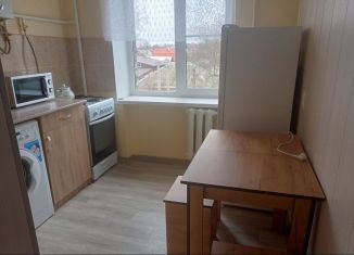 Сдаю в аренду 1-ком. квартиру, 32 м2, Новочеркасск, Степная улица, 73