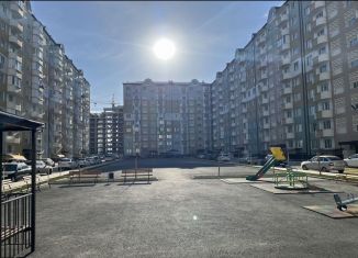 Продаю 2-ком. квартиру, 58 м2, Каспийск, улица Магомедали Магомеджановa, 18к3, ЖК Стройко