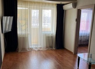 Сдам в аренду 3-комнатную квартиру, 55 м2, Комсомольск-на-Амуре, улица Аллея Труда, 54/3