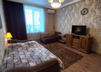 Сдам в аренду 1-ком. квартиру, 50 м2, Таганрог, Октябрьская площадь, 2