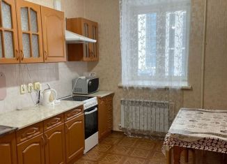 Сдаю 1-ком. квартиру, 50 м2, Казань, улица Адоратского, 3, ЖК Серебряный каскад