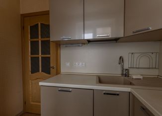 3-комнатная квартира в аренду, 55 м2, Москва, улица Шумкина, 9, район Сокольники