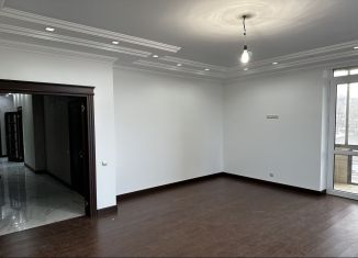 Продается 3-комнатная квартира, 140 м2, Владикавказ, улица Зангиева, 55, ЖК Роял Парк