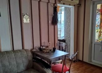 Трехкомнатная квартира на продажу, 50 м2, посёлок Лорис, улица Васильченко