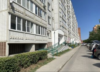 Продается 1-комнатная квартира, 37 м2, Тольятти, Автозаводский район, улица Фрунзе, 2Б
