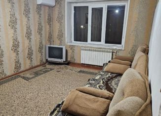 Сдаю в аренду 2-ком. квартиру, 52 м2, Гудермес, проспект А. Кадырова, 8