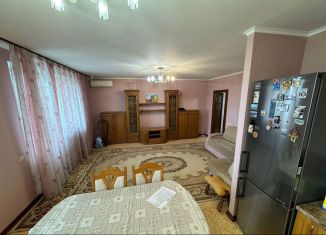 Продаю 2-комнатную квартиру, 64.2 м2, Волгоград, проспект Маршала Жукова, 112А, Дзержинский район