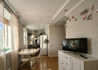 Продается двухкомнатная квартира, 40 м2, Челябинская область, улица 50 лет ВЛКСМ, 31