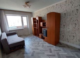 Продается двухкомнатная квартира, 43.2 м2, поселок городского типа Большая Ирба, улица Ленина, 10