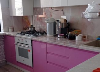 Продается трехкомнатная квартира, 70.7 м2, поселок городского типа Кугеси, улица Карла Маркса, 108