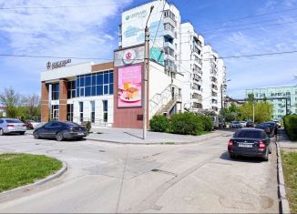 Продаю 2-комнатную квартиру, 55.5 м2, Волжский, улица имени Генерала Карбышева, 61