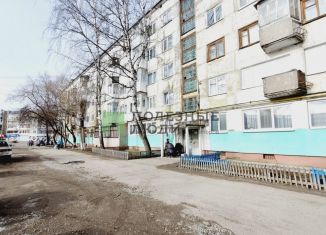 Трехкомнатная квартира на продажу, 58.6 м2, Соликамск, улица Матросова, 61