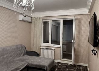Сдается однокомнатная квартира, 40 м2, Дагестан, улица Зейнудина Батманова, 20А