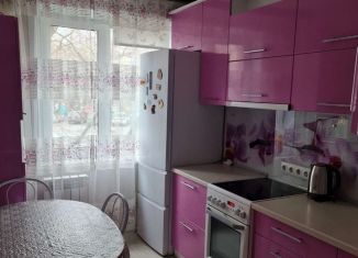 Сдам 2-комнатную квартиру, 43 м2, Новосибирск, улица Адриена Лежена, 11, метро Золотая Нива