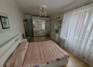 Сдается в аренду двухкомнатная квартира, 85 м2, Севастополь, Новороссийская улица, 5