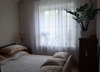 Продам трехкомнатную квартиру, 58 м2, Будённовск, 1-й микрорайон, 3