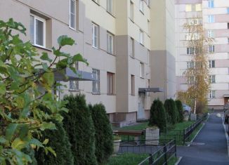 Сдаю 3-ком. квартиру, 80 м2, поселок Бугры, Школьная улица, 9