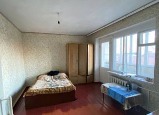 Продается 3-комнатная квартира, 56 м2, Карачаевск, улица Коста Хетагурова