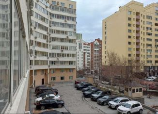 Сдача в аренду трехкомнатной квартиры, 120 м2, Екатеринбург, улица Радищева, 33, улица Радищева