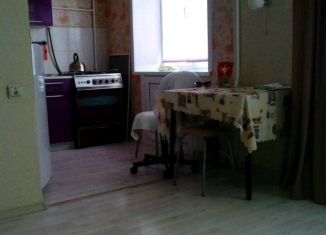 Однокомнатная квартира в аренду, 32 м2, Каменск-Уральский, площадь Ленинского Комсомола