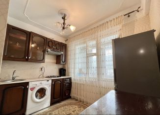 Продаю 1-комнатную квартиру, 40 м2, Махачкала, проспект Амет-Хана Султана, 16