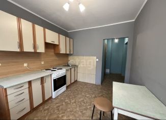 Сдается однокомнатная квартира, 40 м2, Тюменская область, улица Демьяна Бедного, 98к4