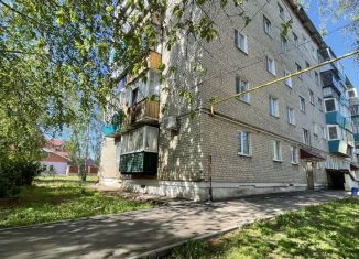 Продажа трехкомнатной квартиры, 52 м2, Азнакаево, улица Гагарина, 21