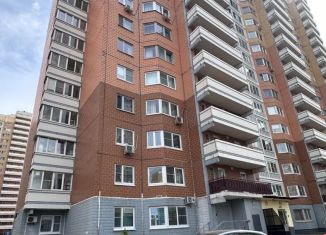Продается трехкомнатная квартира, 11 м2, Москва, Синявинская улица, 11к16