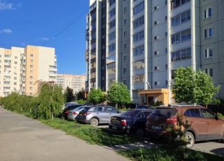 Продам 1-комнатную квартиру, 40 м2, Челябинская область, улица Братьев Кашириных, 154А