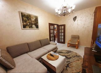 Сдам в аренду 2-ком. квартиру, 50 м2, Геленджик, Приморская улица, 7А