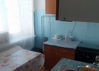 Сдаю в аренду двухкомнатную квартиру, 49 м2, Гатчина, улица Беляева, 9