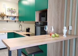 Сдается двухкомнатная квартира, 62 м2, Воронеж, улица 45-й Стрелковой Дивизии, 232/1