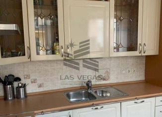 Сдам двухкомнатную квартиру, 65 м2, Санкт-Петербург, улица Декабристов, 18, метро Сенная площадь