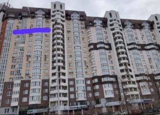Сдам в аренду 3-ком. квартиру, 114 м2, Екатеринбург, улица Маршала Жукова, 13, метро Уральская