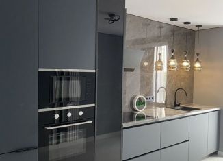 Продается двухкомнатная квартира, 56 м2, Энгельс, Краснознамённая улица, 48/1