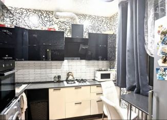 Продается трехкомнатная квартира, 75.6 м2, Озёрск, проспект Победы, 25