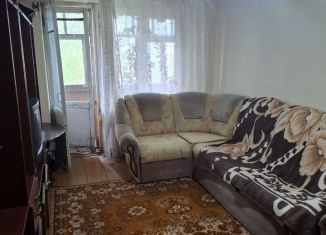 Сдаю 1-ком. квартиру, 33 м2, Курган, улица Радионова, 48, жилой район Центральный