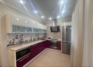 Сдам трехкомнатную квартиру, 113.7 м2, Тобольск, 2-я Северная улица, 33/1