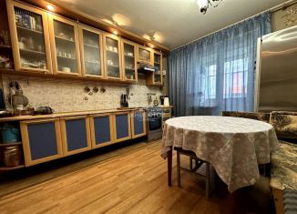 Продажа 4-ком. квартиры, 85 м2, Челябинск, улица Салавата Юлаева, 3