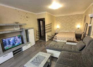 Сдам 1-ком. квартиру, 50 м2, Сочи, улица Островского, 67, микрорайон Центральный