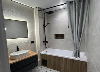 Продается трехкомнатная квартира, 98 м2, Псков, улица Крестки, 3