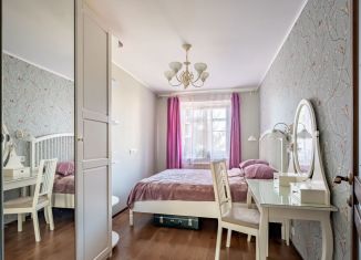 Продаю 3-ком. квартиру, 55 м2, Петергоф, Разводная улица, 31к1