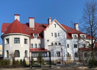 Продается 5-комнатная квартира, 170.7 м2, Петергоф, улица Аврова, 26