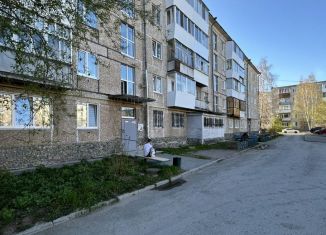 Продается 3-комнатная квартира, 60 м2, Серов, улица Короленко, 3