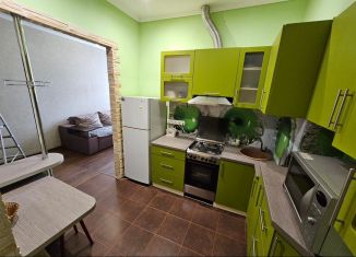 Сдаю в аренду 2-ком. квартиру, 30 м2, Керчь, улица 51-й Армии, 5