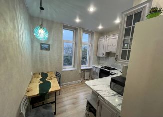 Продаю трехкомнатную квартиру, 62 м2, Сочи, Севастопольская улица, 37