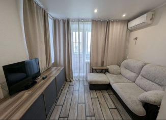 Продам 1-ком. квартиру, 29 м2, Челябинск, Салютная улица, 2, Тракторозаводский район