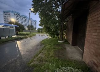 Продам гараж, 28 м2, Армавир, 8-й микрорайон, 3/9